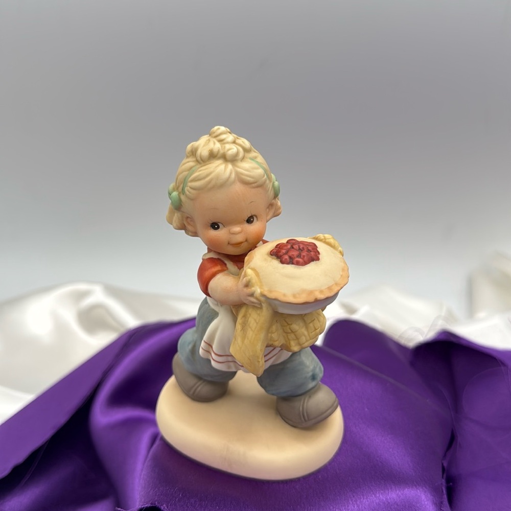 Enesco Figurine”As Good As His Mother Ever Made” Signed